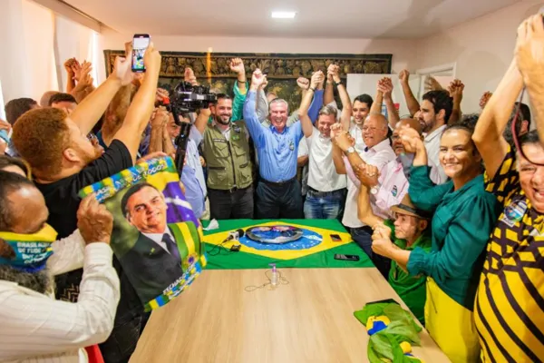 
				
					Collor e Leonardo Dias formalizam chapa na disputa pelo governo de Alagoas
				
				
