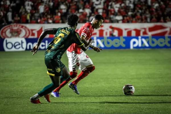 
				
					No reencontro com Allan Aal, CRB perde para o Vila Nova e chega ao 3º jogo sem vencer: 1 a 0
				
				