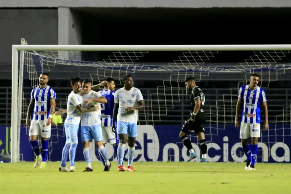 
				
					Em noite desastrosa, CSA perde para o Londrina e se aproxima do rebaixamento: 1 a 0
				
				
