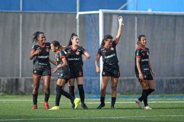 
				
					Em jogo quente, UDA goleia Acauã e fatura o seu nono título do Alagoano Feminino: 4 a 0
				
				