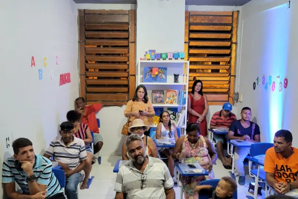 
				
					Casa de Ranquines inicia alfabetização de adultos em situação de rua
				
				