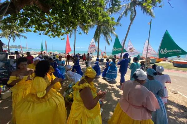 
				
					Fiéis ocupam praias de Maceió em reverência a Iemanjá
				
				