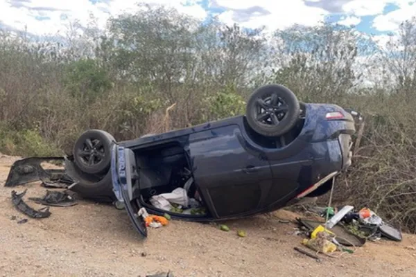 
				
					Sargento da PM morre após capotar com carro no Sertão de Alagoas
				
				