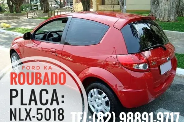 
				
					Vídeo mostra criminosos roubando carro na parte alta de Maceió
				
				