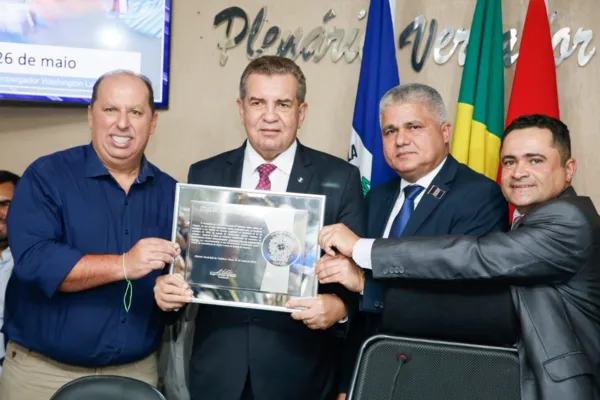 
				
					Washington Luiz recebe títulos de Cidadão Honorário de Campo Alegre, Teotônio e Junqueiro
				
				