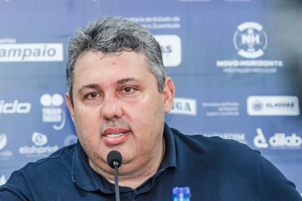
				
					CSA oficializa Marlon Araújo e Alarcon Pacheco para o setor de futebol
				
				
