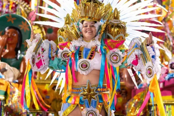 
				
					Influenciadores de Maceió marcam presença no desfile da Beija-Flor
				
				