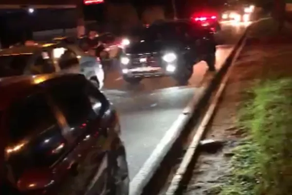 
				
					Colisão entre moto e carro deixa um ferido na Durval de Góes Monteiro
				
				