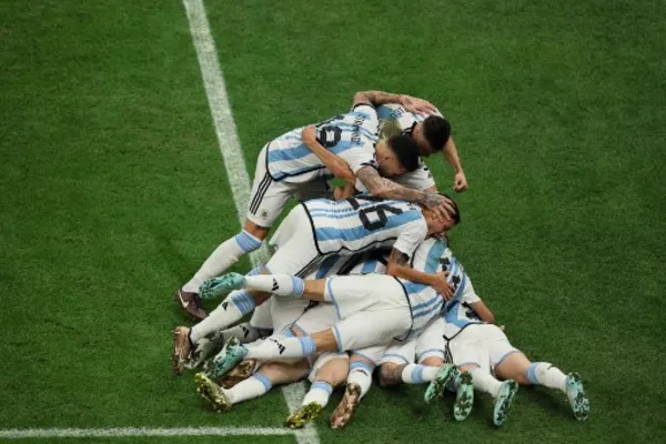 
				
					Nos pênaltis, Argentina vence França e é tricampeã da Copa do Mundo
				
				