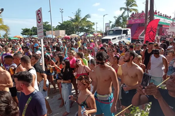 
				
					Blocos reúnem foliões na abertura das prévias em Maceió
				
				
