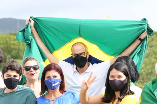 
				
					Bolsonaro e Collor inauguram IV trecho do Canal do Sertão: “compromisso com Alagoas”, diz senador
				
				