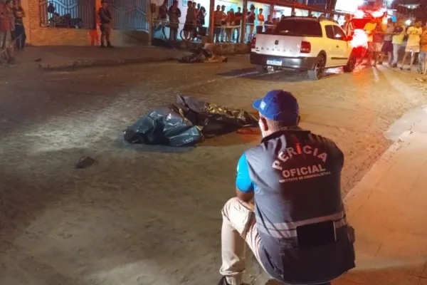
				
					Amigos são esfaqueados e mortos no trânsito em Arapiraca
				
				