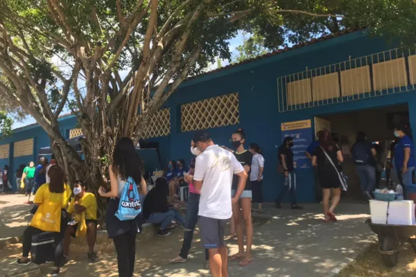 
				
					Estudantes movimentam o Cepa, em Maceió, no segundo dia de provas do Enem
				
				