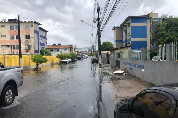 
				
					Chuva deixa ruas alagadas em vários pontos de Maceió
				
				