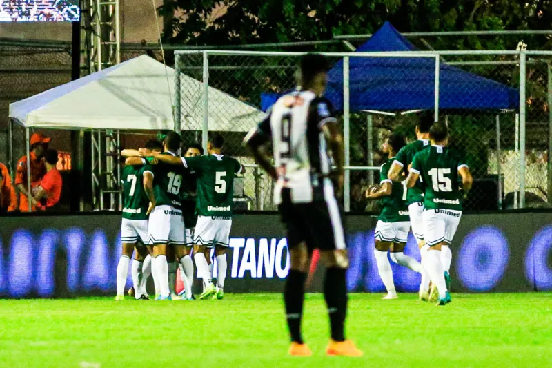 Goiás saiu na frente em sua primeira finalização no gol