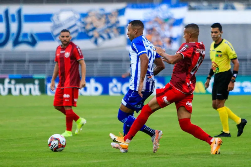 No Clássico das Multidões, CSA vence o CRB por 1 a 0 e garante a classificação antecipada às semifinais do Alagoano