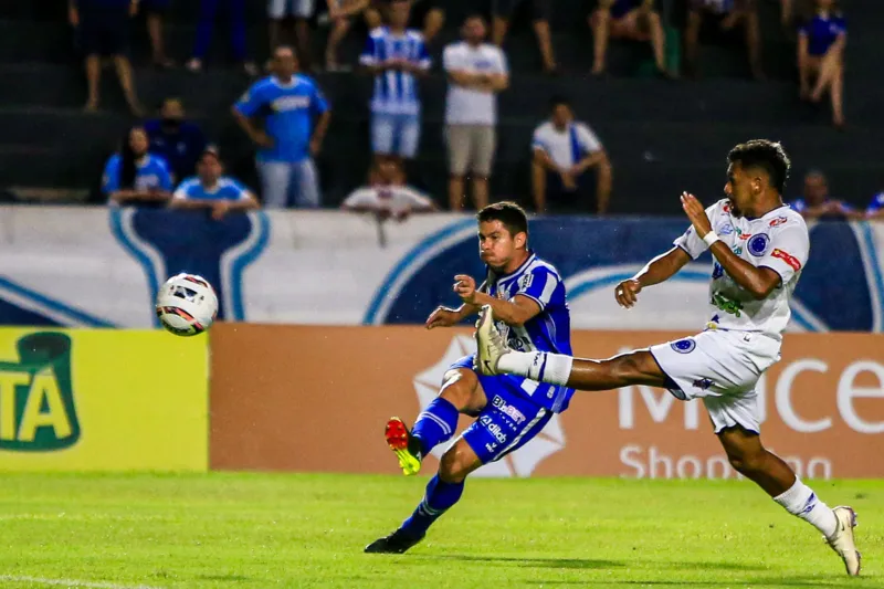 CSA vence o Cruzeiro-AL e amplia distância para adversários na liderança do Alagoano: 2 a 0
