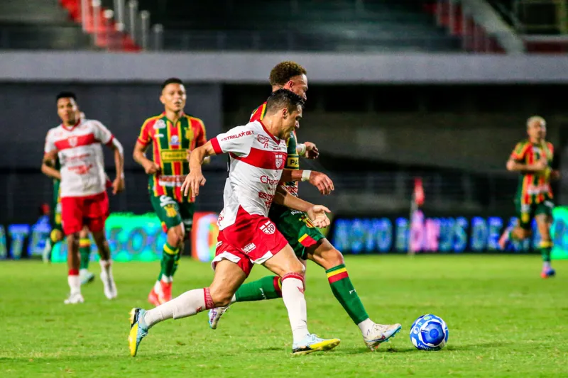 CRB perde pênalti e fica só no empate com o Sampaio, pela Série B: 0x0