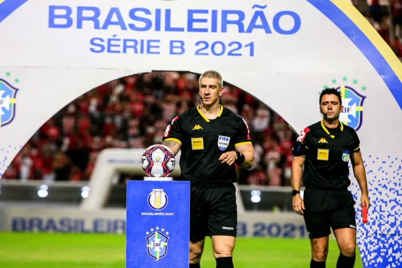 Em jogo sem emoção, CRB e CSA ficam no empate sem gols, no Estádio Rei Pelé