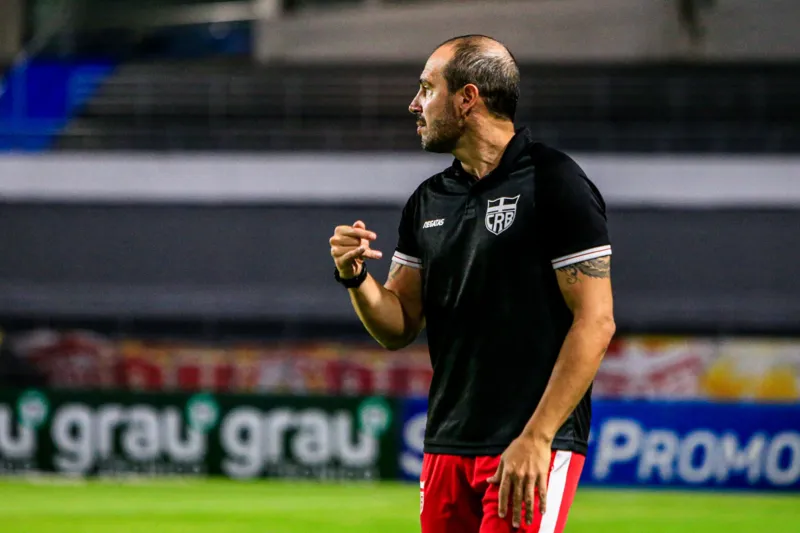Em jogo sem emoção, CRB e CSA ficam no empate sem gols, no Estádio Rei Pelé
