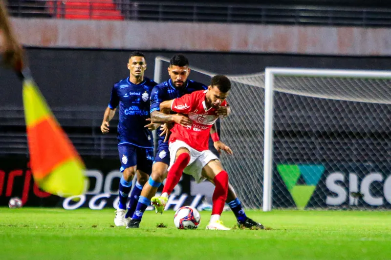 Em jogo sem emoção, CRB e CSA ficam no empate sem gols, no Estádio Rei Pelé