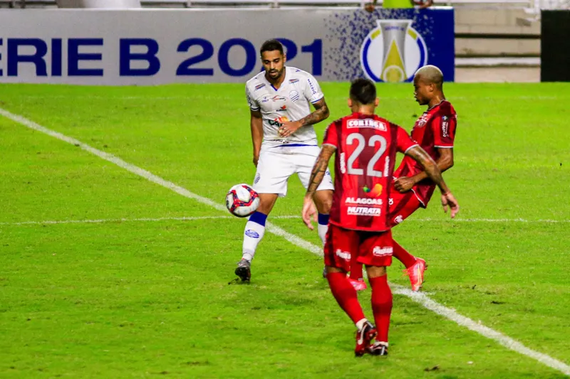 Com gol de pênalti de Diego Torres, CRB vence o CSA pela Série B: 1 a 0