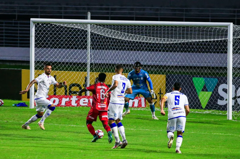 Com gol de pênalti de Diego Torres, CRB vence o CSA pela Série B: 1 a 0