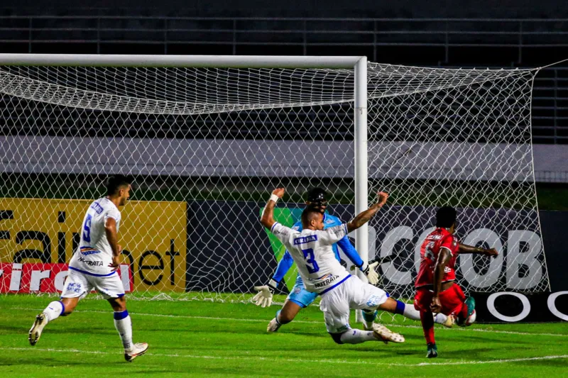 Com gol de pênalti de Diego Torres, CRB vence o CSA pela Série B: 1 a 0