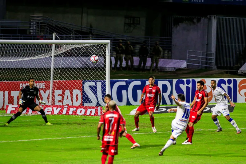 Com gol de pênalti de Diego Torres, CRB vence o CSA pela Série B: 1 a 0