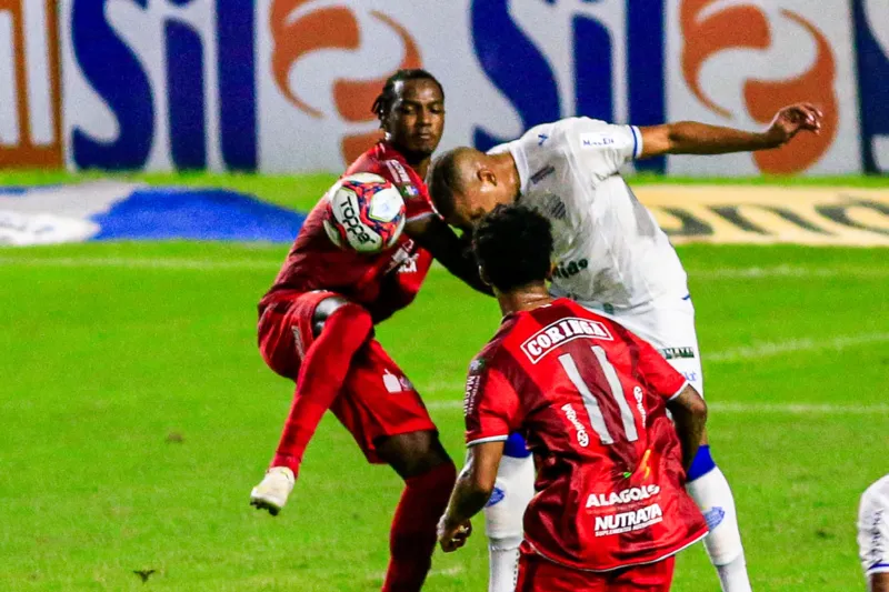 Com gol de pênalti de Diego Torres, CRB vence o CSA pela Série B: 1 a 0