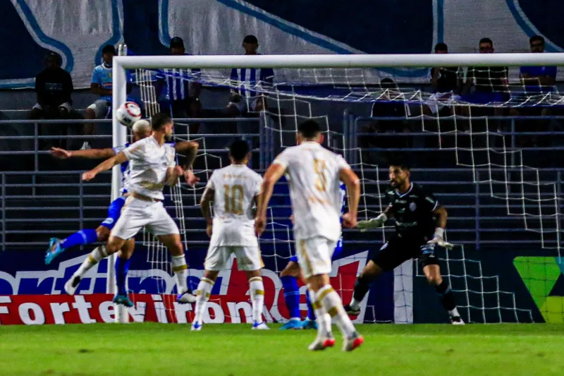 Empate com o Criciúma empurrou o time azulino para 15º