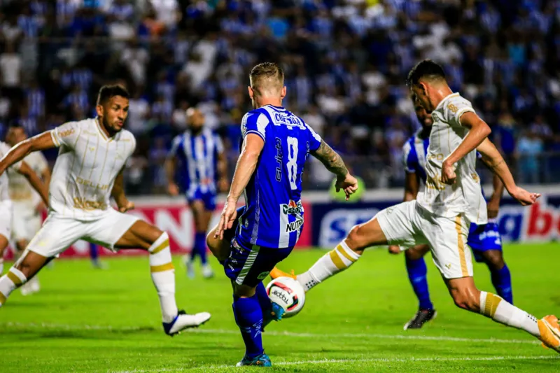 Em jogo atrasado, CSA faz partida fraca e fica apenas no 1 a 1 com o Criciúma, no Rei Pelé