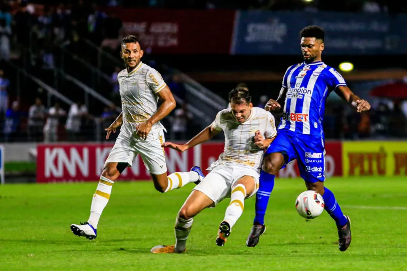 Bruno Mezenga não fez nenhum gol durante a passagem pelo CSA