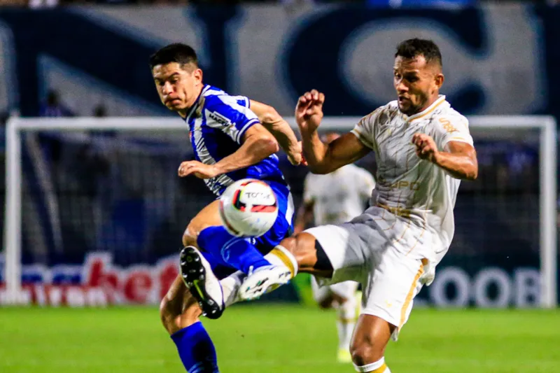 Destaque na última rodada, Osvaldo pode ser titular contra os paulistas