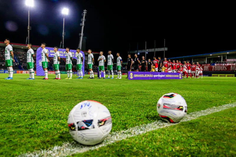 CRB vence confronto direto com a Chapecoense e fica mais próximo da permanência na Série B: 2 a 1