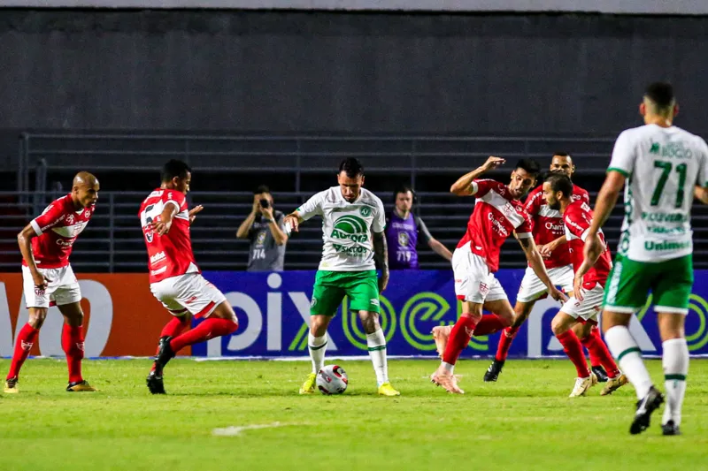 Chape bem que tentou, mas não superou o CRB