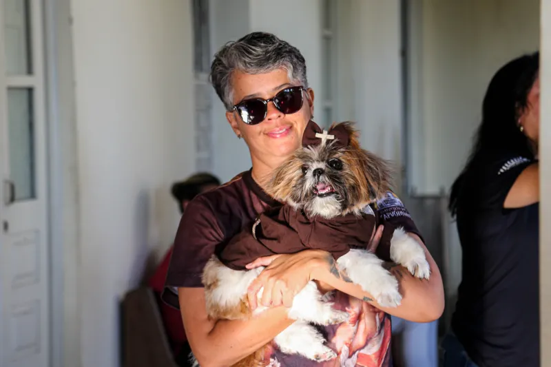 Fiéis celebram Dia de São Francisco de Assis junto com pets.