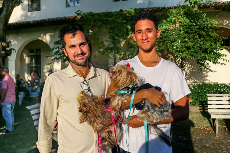 Fiéis celebram Dia de São Francisco de Assis junto com pets.