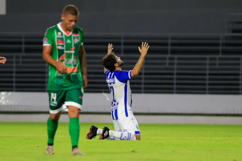 Com três de Bruno Mota, CSA massacra o Coruripe com goleada de 5 a 0 pelo Alagoano