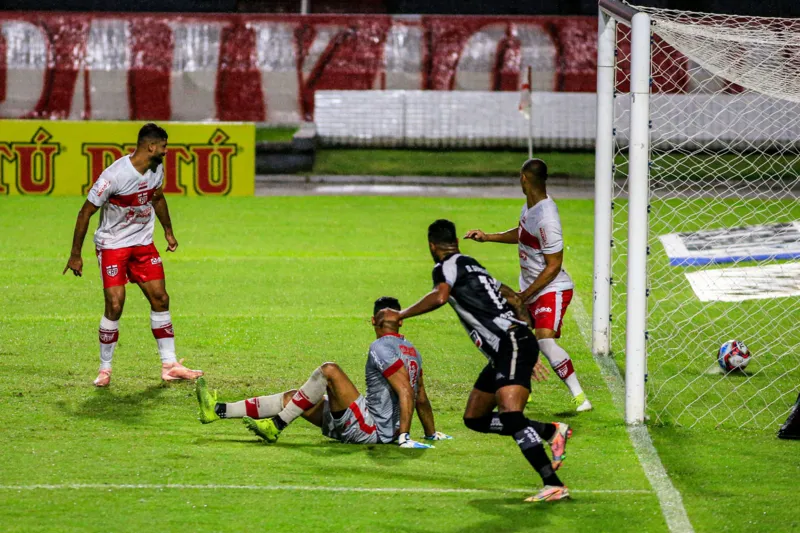 CRB vence Botafogo de virada, no Rei Pelé, e chega ao G-4 da Série B: 2 a 1