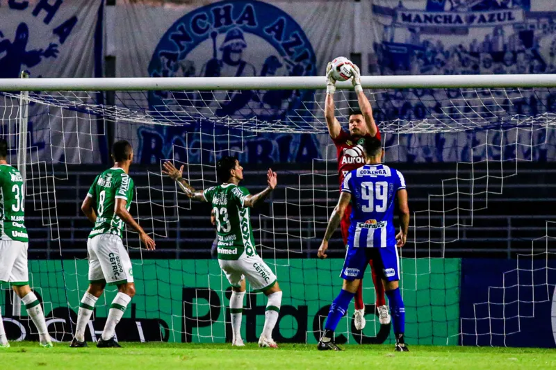 No finalzinho, CSA deixa escapar a vitória sobre a Chape e fica na 11ª posição na tabela: 1 a 1