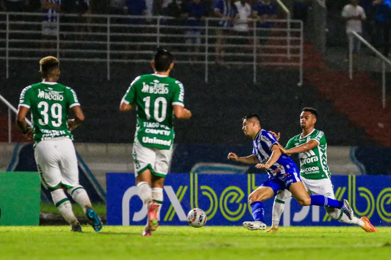 No finalzinho, CSA deixa escapar a vitória sobre a Chape e fica na 11ª posição na tabela: 1 a 1