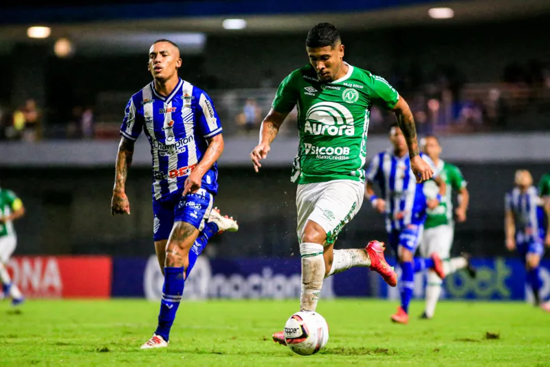 No finalzinho, CSA deixa escapar a vitória sobre a Chape e fica na 11ª posição na tabela: 1 a 1