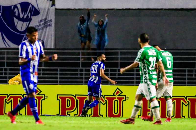 No finalzinho, CSA deixa escapar a vitória sobre a Chape e fica na 11ª posição na tabela: 1 a 1