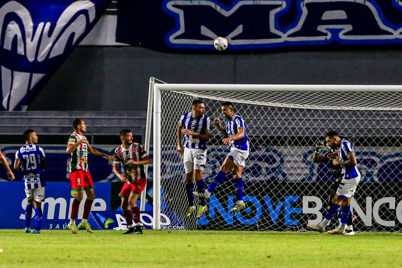 CSA apertou muito nos primeiros minutos da etapa inicial, mas sem sucesso