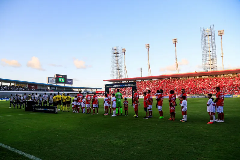 Em clássico de golaços, CRB vence ASA por 2 a 1 no jogo de ida da grande final do Alagoano