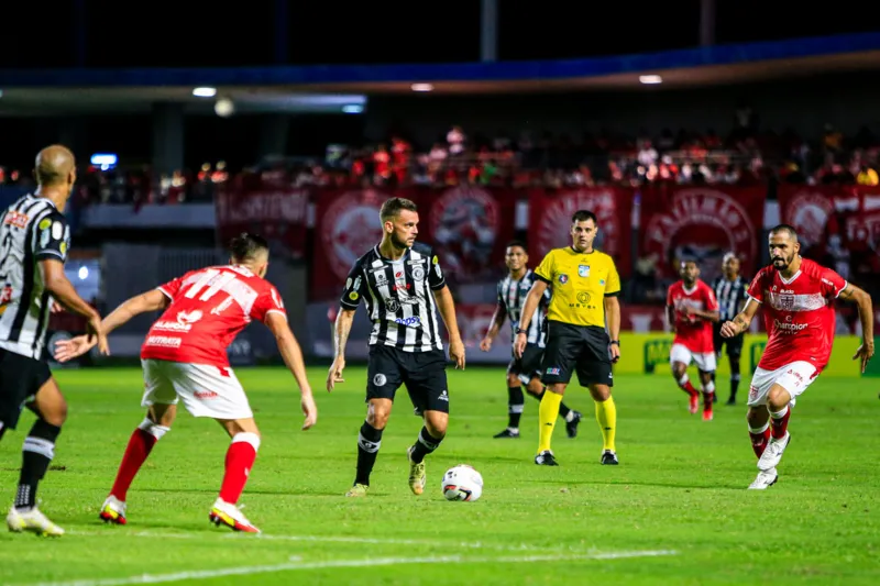 Em clássico de golaços, CRB vence ASA por 2 a 1 no jogo de ida da grande final do Alagoano