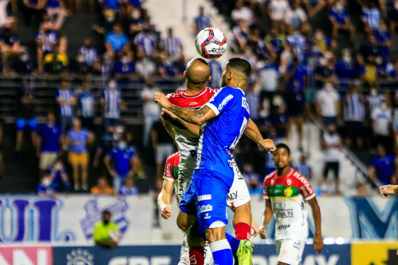 CSA atropela o Brusque, se aproxima do G-4, com 45 pontos, e fica colado ao CRB: 4 a 1