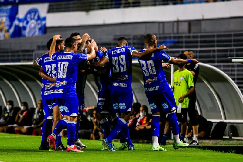 Momento de comemoração do segundo gol azulino
