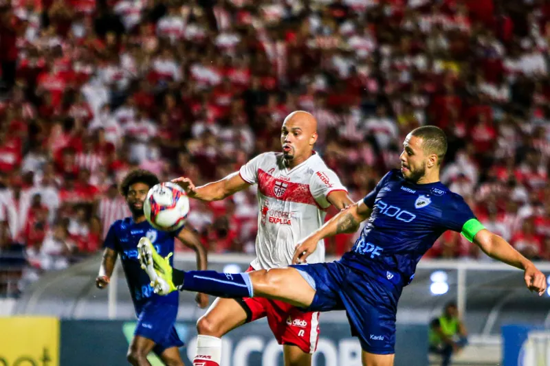 Negueba decide, CRB vence o Londrina por 1 a 0 e se mantém vivo na briga pelo acesso